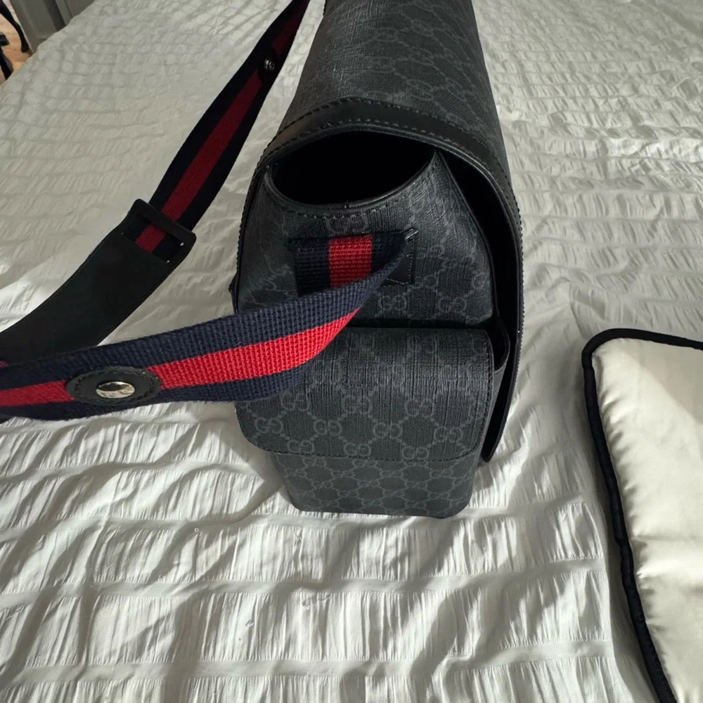 Gucci GG Supreme Messenger Bag